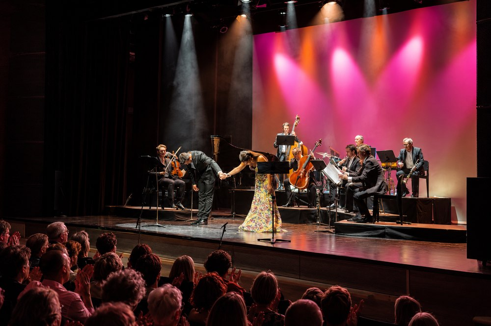 Stage photography with lighting